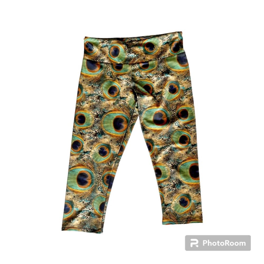 Onzie Peacock Print Low Rise Cropped Yoga Pant Size M/L Animal Print Knee Length